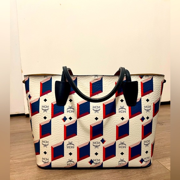 MCM vosetos tote - Picture 1 of 4